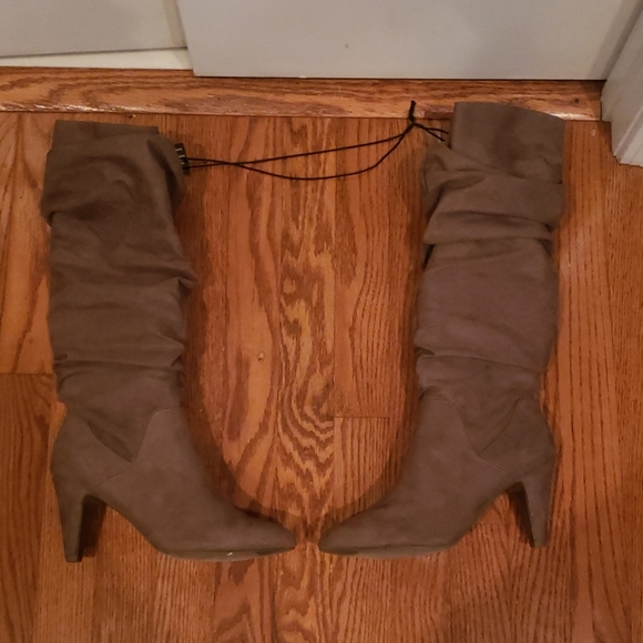 Brown Heeled boots - Picture 3 of 3